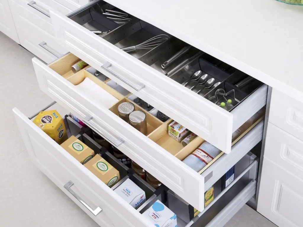 How to Choose the Right Cabinet Organizer Hardware for Your Furniture Business