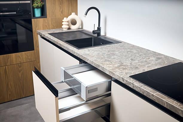 Compare kitchen hardware manufacturers and trading companies to understand differences in cost, quality, customization, product range, and supply chain reliability.